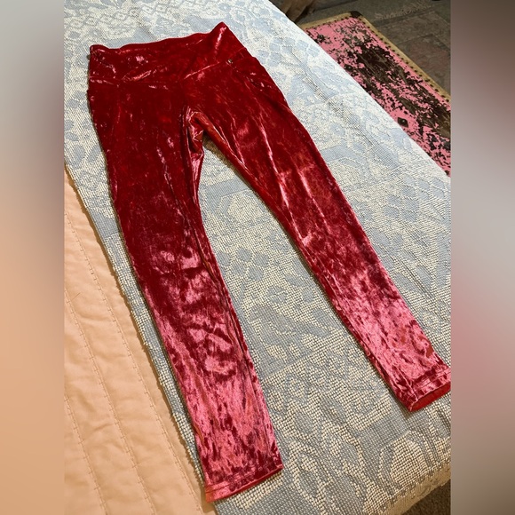 LOT of 2 Unique FABLETICS Velvet Red and Green shiny Leggings Sz M - Picture 3 of 14